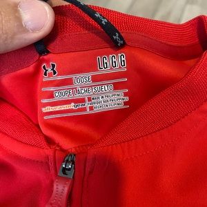 Men under Armour shirt